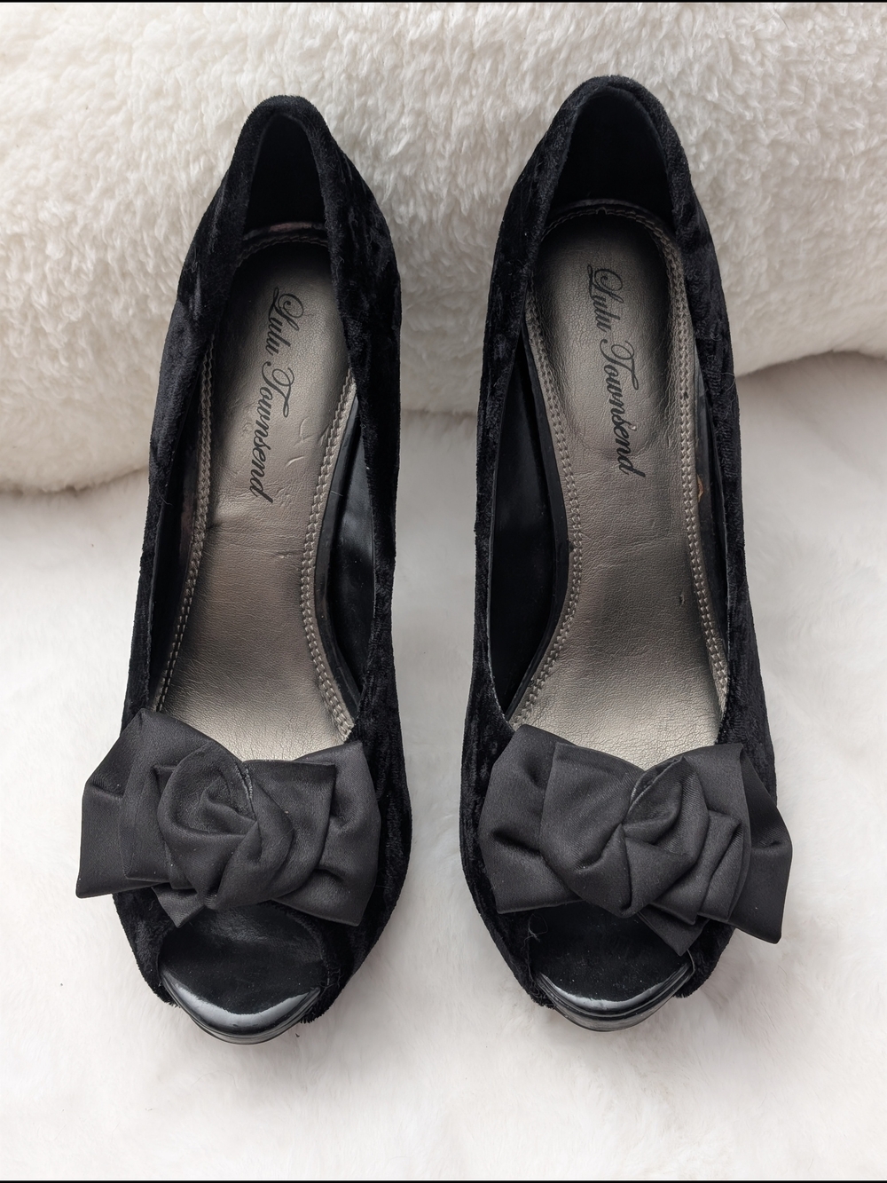 EUC Lulu Townsend Black Crushed Velvet Peep-Toe Heels with Bow Sz 8 - Picture 3 of 12